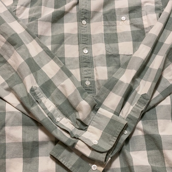 JCrew LIKE NEW button down long sleeve shirt - Picture 5 of 7